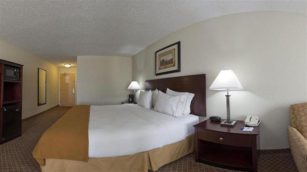 Holiday Inn Express Warrenton By Ihg Buitenkant foto