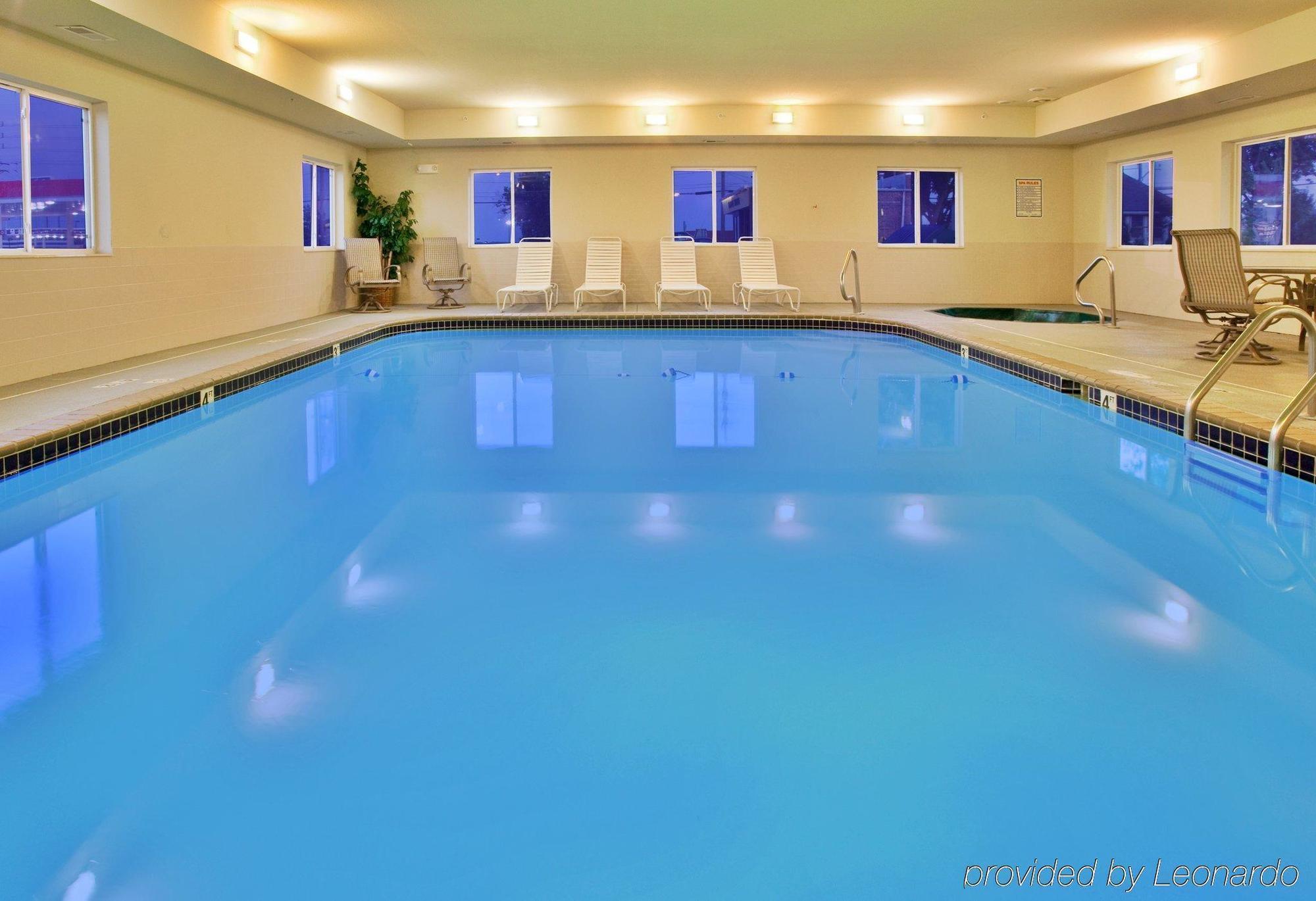 Holiday Inn Express Warrenton By Ihg Buitenkant foto