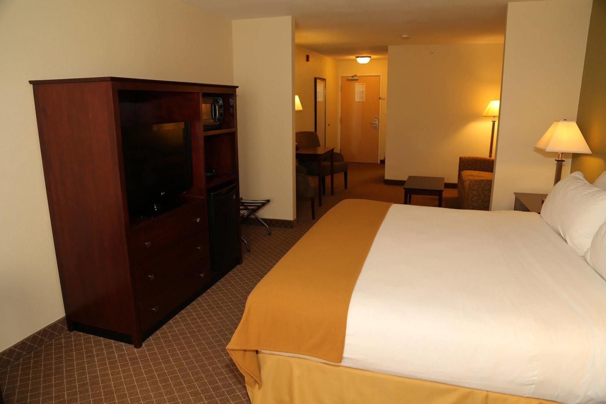 Holiday Inn Express Warrenton By Ihg Buitenkant foto
