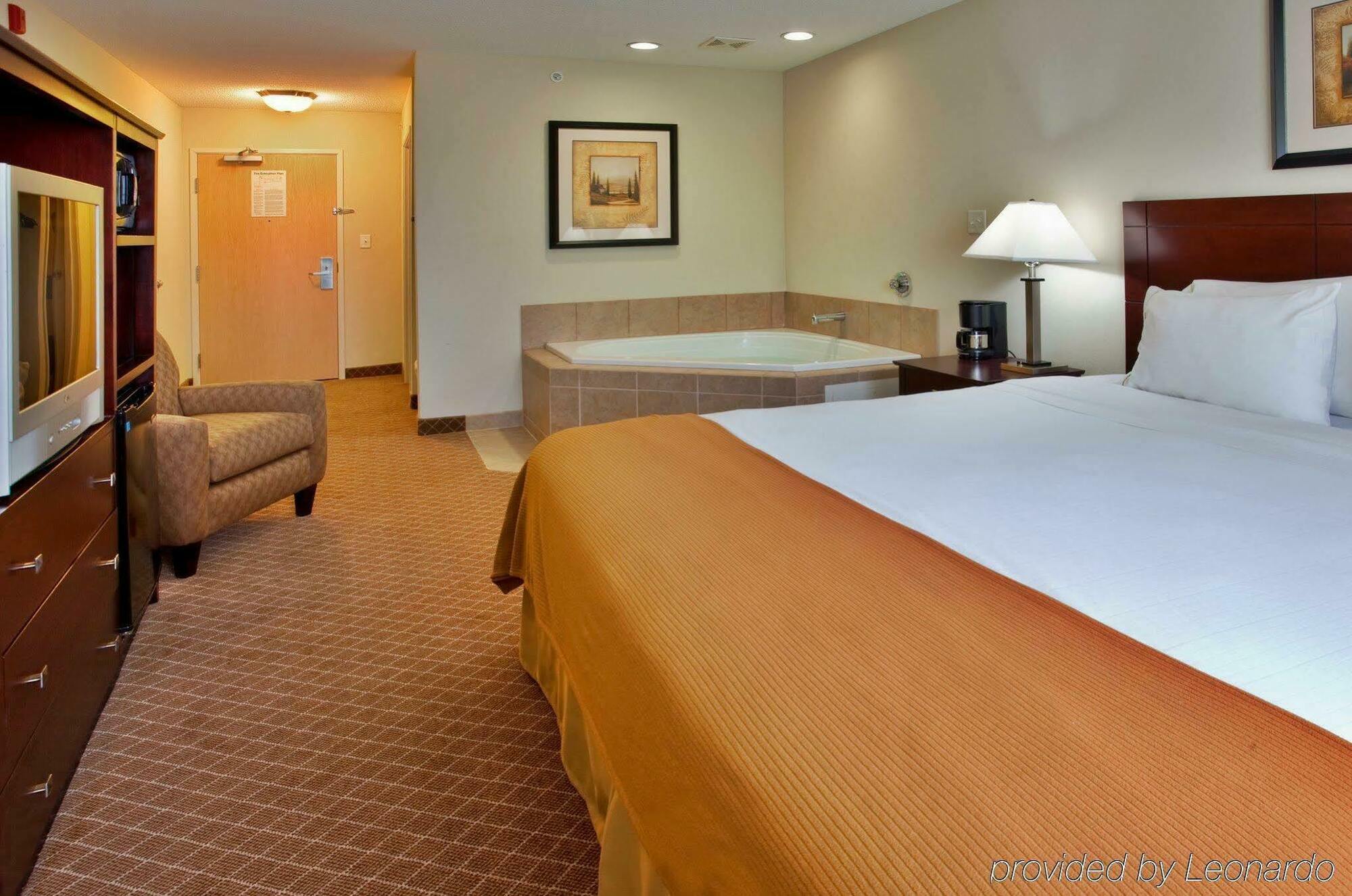 Holiday Inn Express Warrenton By Ihg Buitenkant foto